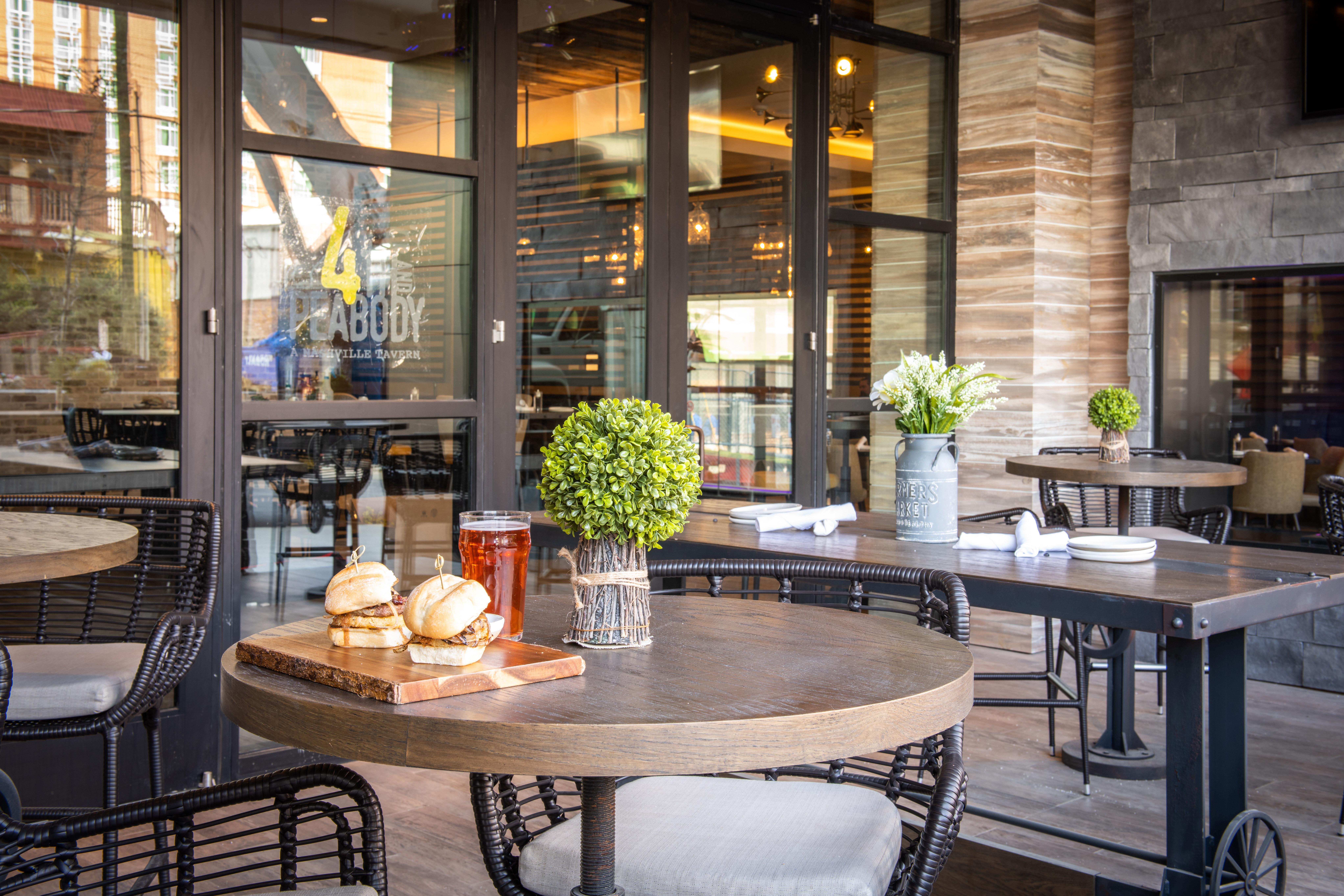 Holiday Inn & Suites Nashville Downtown Broadway Экстерьер фото